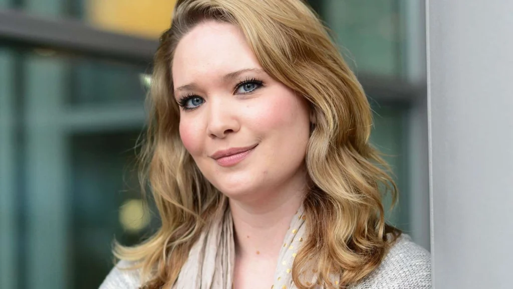 Sarah J. Maas Net Worth, Biography, Age, Career, Books & More (Updated USA Guide)